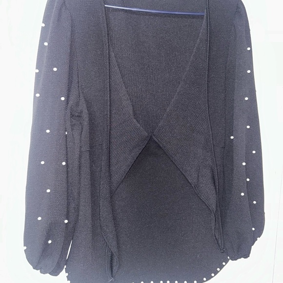 Elegant Black Sweater with Pearl Accents - Picture 1 of 5
